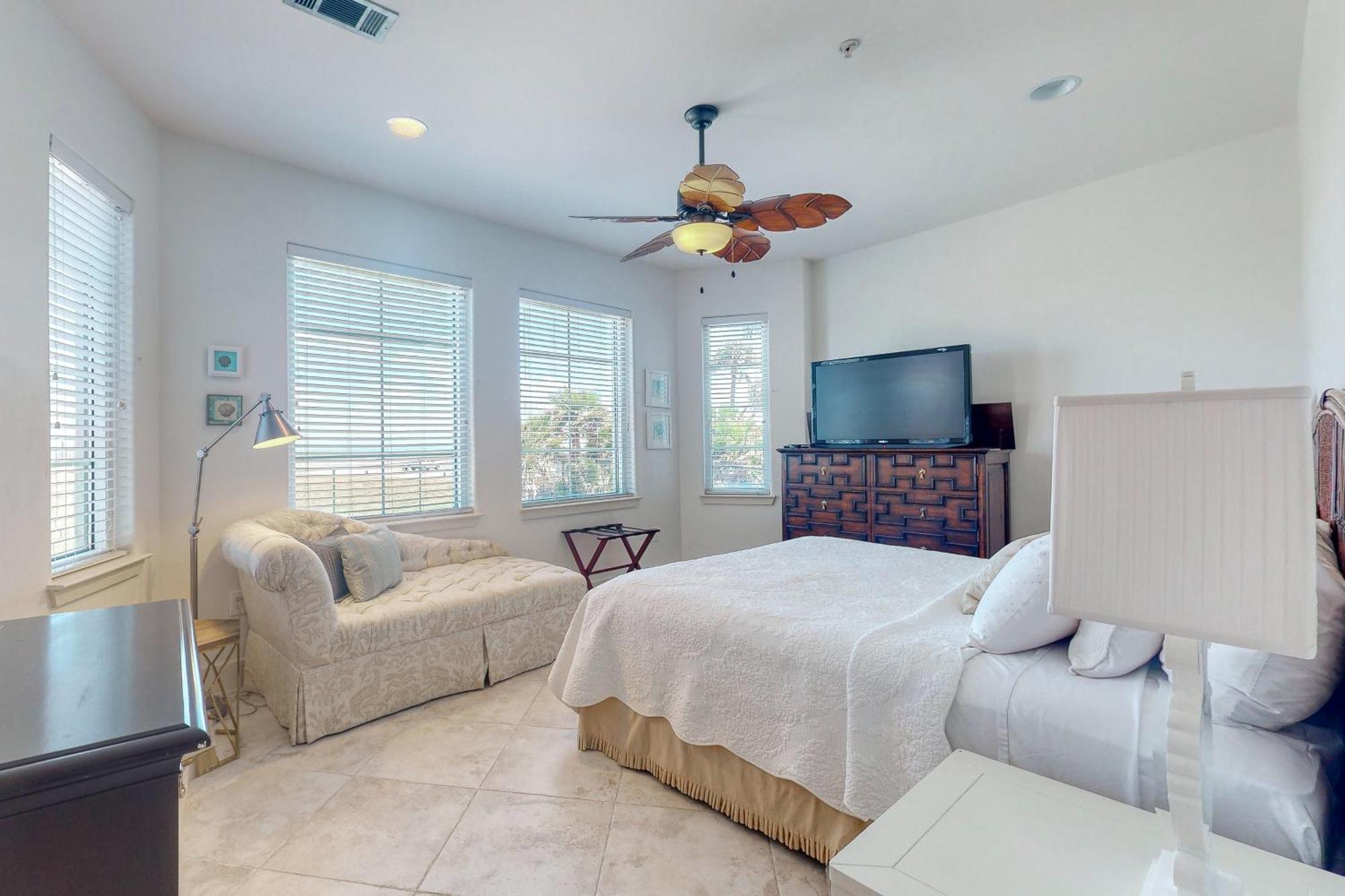 Diamond Beach Condos Galveston Room photo